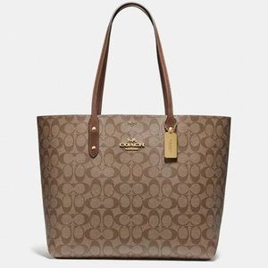 Coach   Town Tote In Signature Canvas